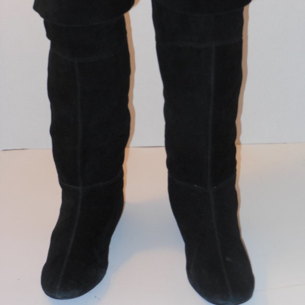 VICTOR BLACK SUEDE BOOTS SIZE 11 MEDIUM